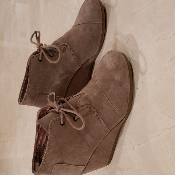 Like New Toms Kala Desert Suede Wedge - Picture 1 of 5